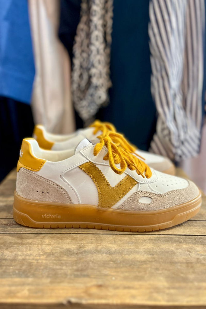 Baskets Sonia, couleur jaune, marque Victoria