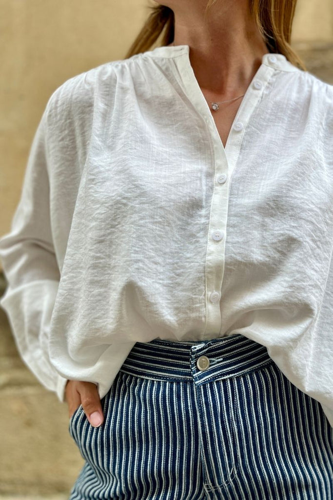 Blouse Savannah, couleur ivoire, marque Grace & Mila, manches longues, encolure V