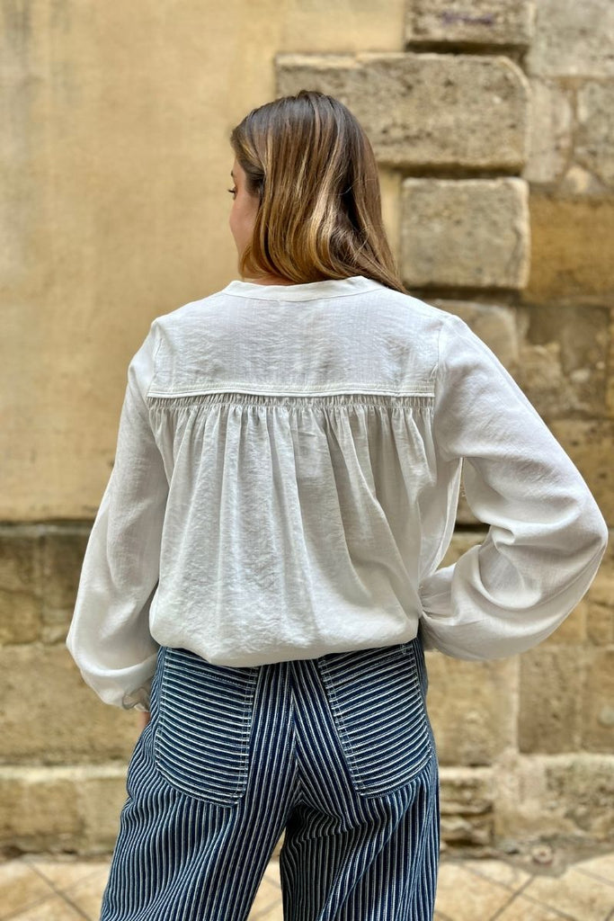 Blouse Savannah, couleur ivoire, marque Grace & Mila, manches longues, encolure V