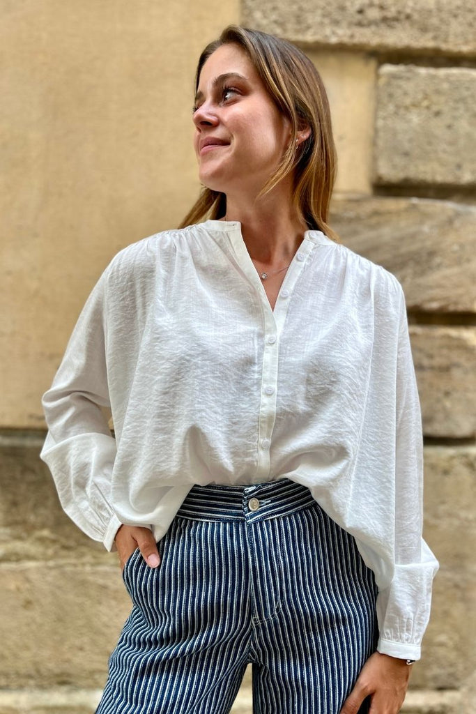 Blouse Savannah, couleur ivoire, marque Grace & Mila, manches longues, encolure V