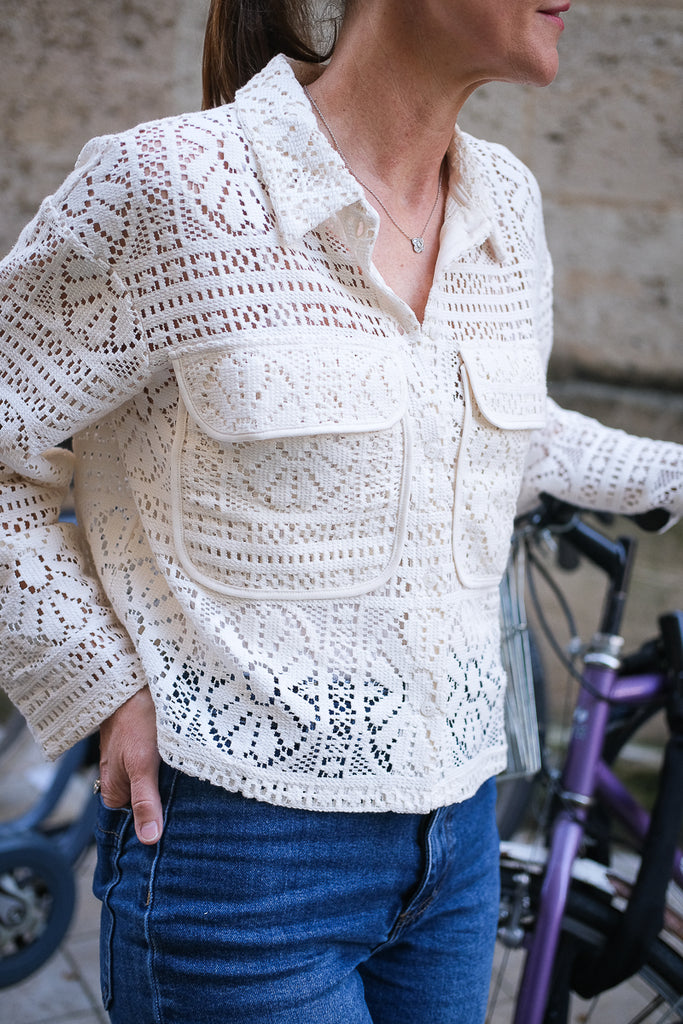 Chemise Vimerinda, couleur écru, marque Vila, matière broderie