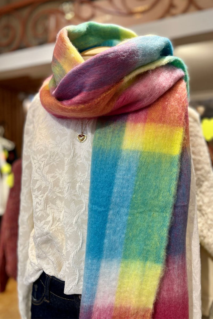 Echarpe Bella, couleur : multicolore, matière douce et chaude, motif carreaux