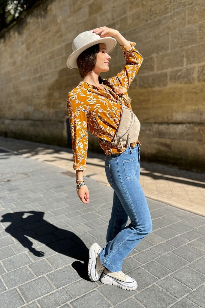 Jean Bella, coupe bootcut, couleur bleu, marque FAM, 2 poches plaquées sur le devant
