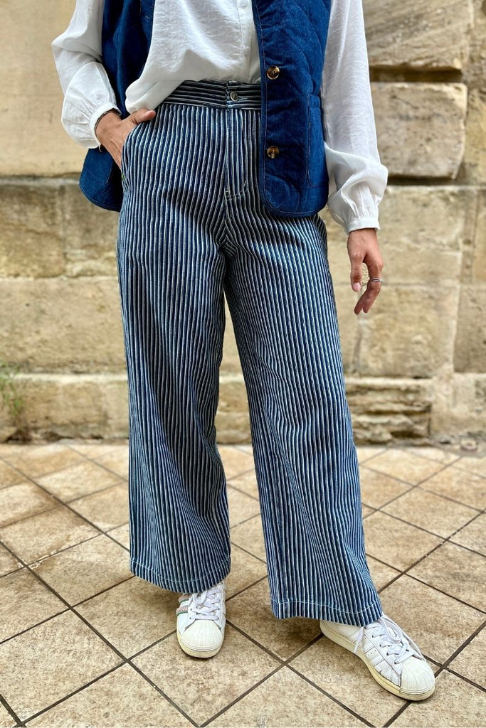 Jean bleuet, couleur bleu, marque Frnch, taille haute et élastique