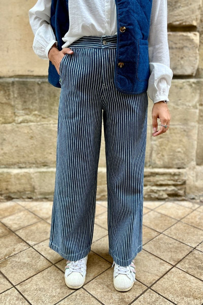 Jean bleuet, couleur bleu, marque Frnch, taille haute et élastique