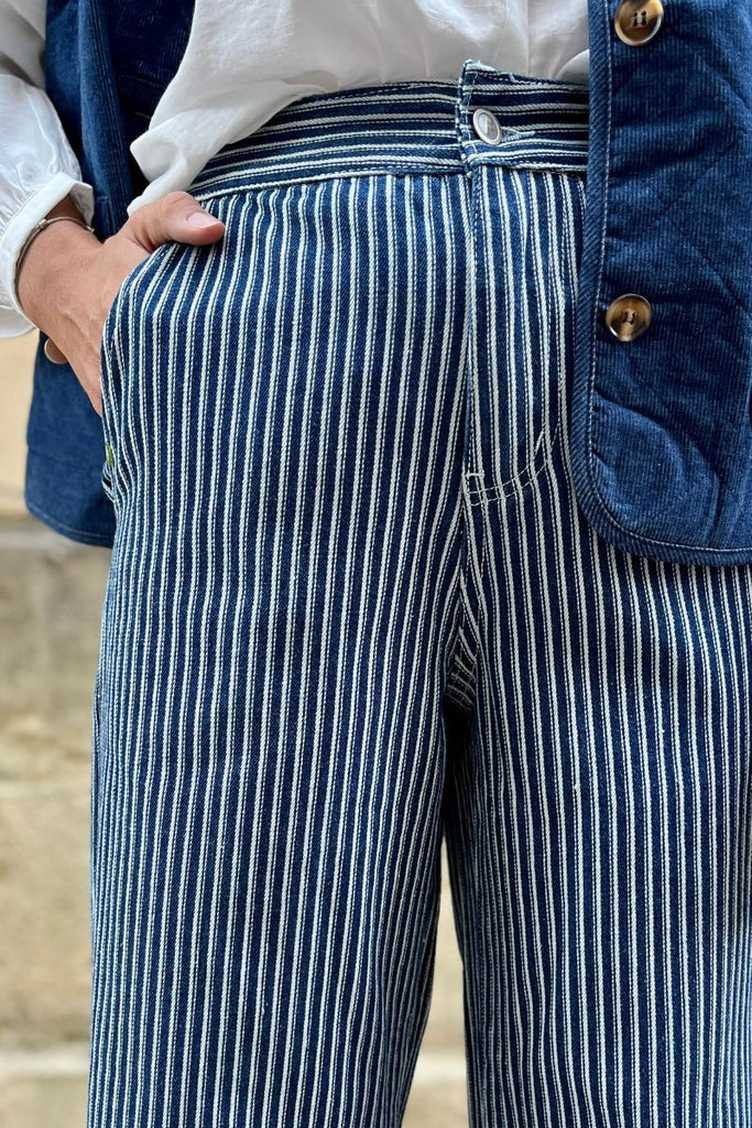 Jean bleuet, couleur bleu, marque Frnch, taille haute et élastique
