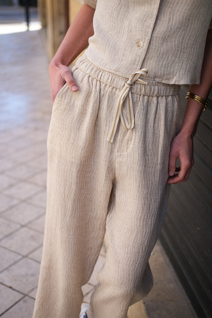 Pantalon Hortense, couleur beige, marque The Korner