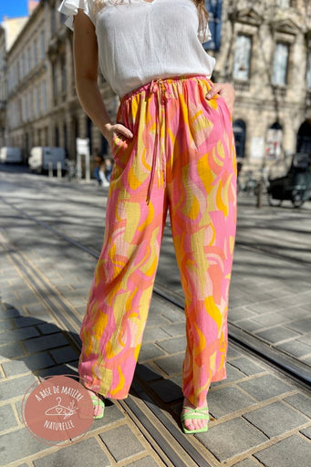 Pantalon Manish, couleur rose, marque Grace & Mila, taille haute et élastique, coupe loose et large, couleur rose et orange