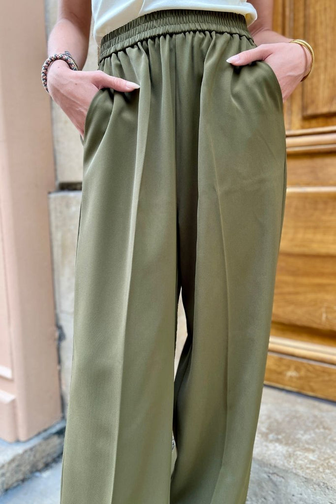 Pantalon Noblesse, marque Grace & Mila, couleur verte forêt, taille haute et élastique, coupe large et loose