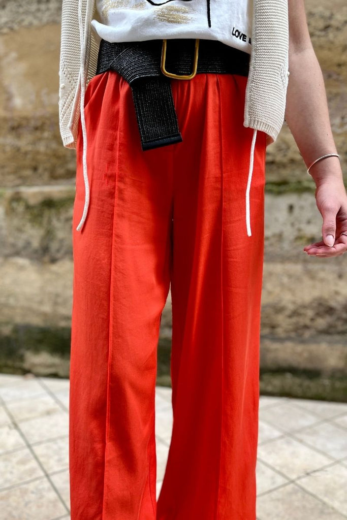 Pantalon Palmina, couleur rouge, marque Frnch, coupe droite, taille haute et élastique