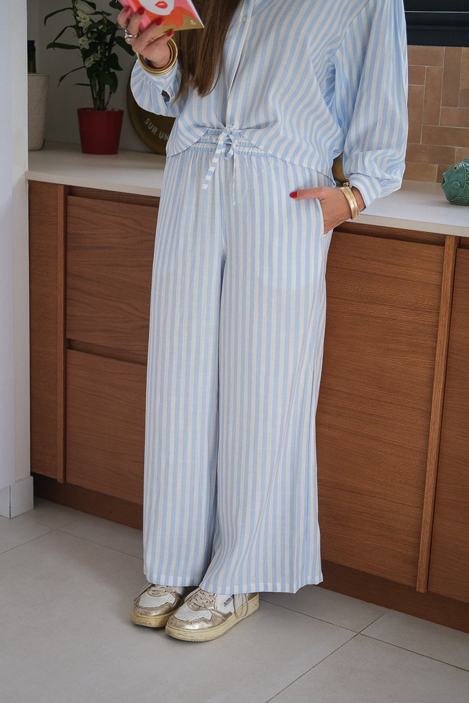 Pantalon Rise, couleur bleu, marque Rue Mazarine, coupe large et fluide