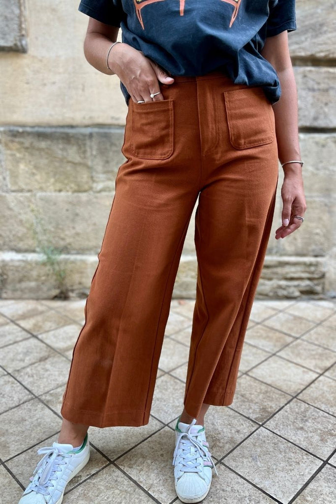 Pantalon Sole, couleur camel, marque Grace & Mila, taille haute, coupe 7/8ème
