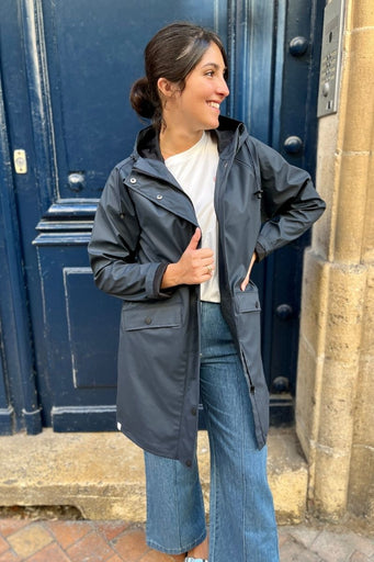 Parka Ihtazi, marque Ichi, couleur marine, longueur mi longue, capuche non amovible, manches longues