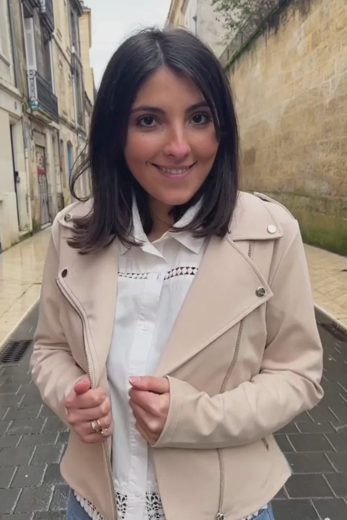 Veste Ixkate, couleur beige, marque Ichi, coupe cintrée, 2 poches zippées sur les côtés, matière tissu