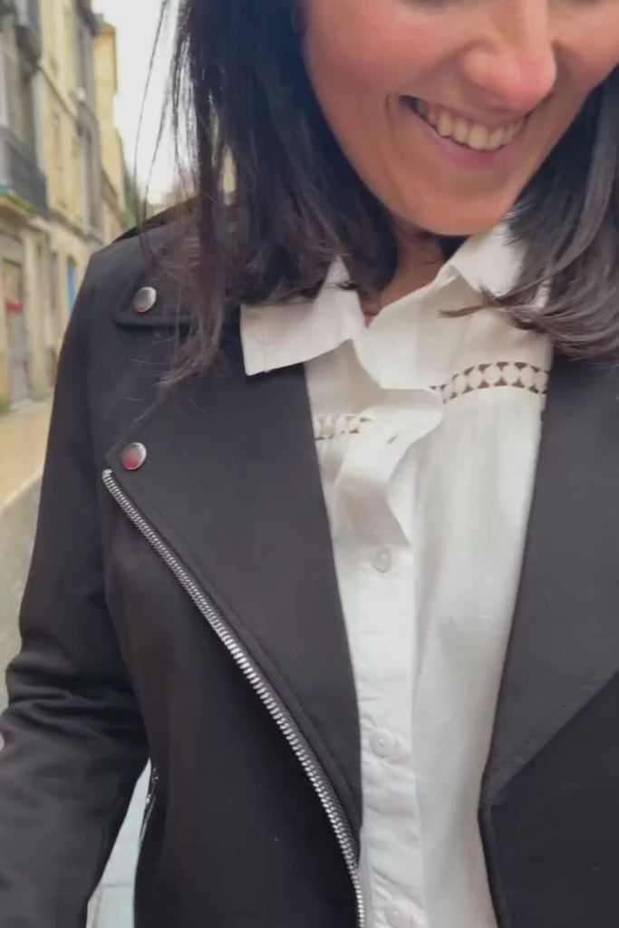Veste Ixkate, couleur noir, marque Ichi, manches longues, coupe cintrée, 2 poches zippées sur les côtés, matière tissu
