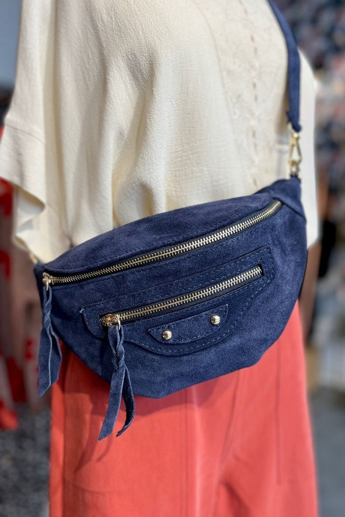 Sac banane Andrea, 6 coloris, matière croute de cuir, bandoulière en cuir réglable et amovible, 1 poche centrale et 1 petite poche plaquée devant