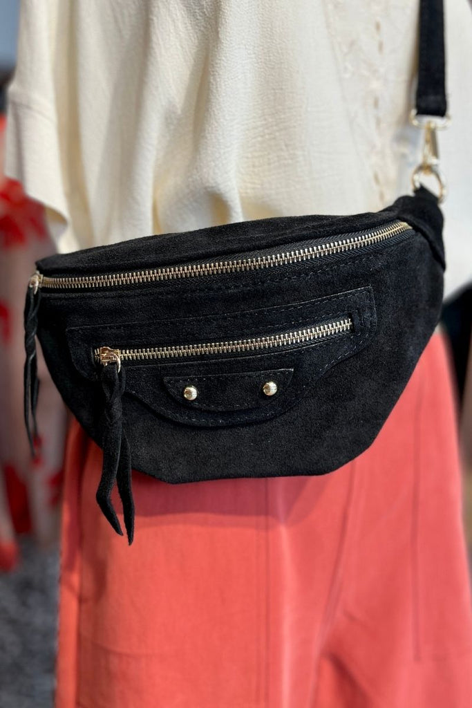 Sac banane Andrea, 6 coloris, matière croute de cuir, bandoulière en cuir réglable et amovible, 1 poche centrale et 1 petite poche plaquée devant
