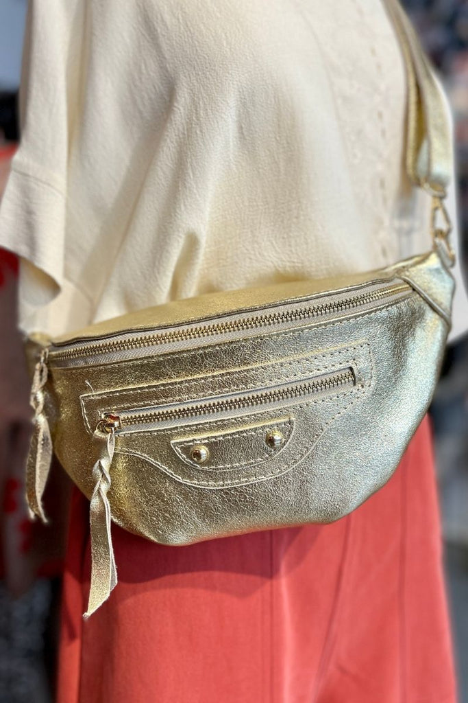 Sac banane Andrea, 6 coloris, matière croute de cuir, bandoulière en cuir réglable et amovible, 1 poche centrale et 1 petite poche plaquée devant