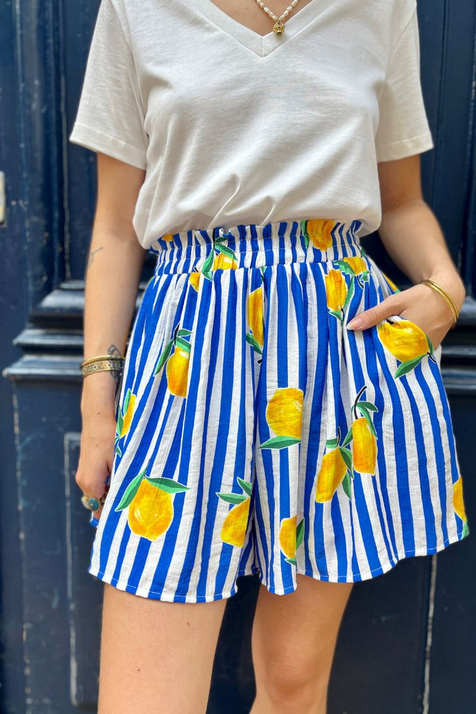 Short Citrus, couleur bleu, matière fluide et agréable, taille élastique