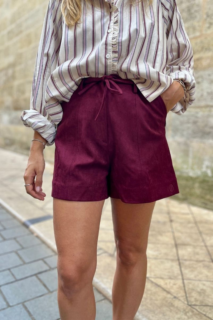 Short Ginette, couleur bordeaux, marque Frnch, matière suédine