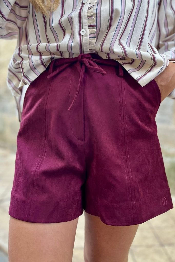Short Ginette, couleur bordeaux, marque Frnch, matière suédine