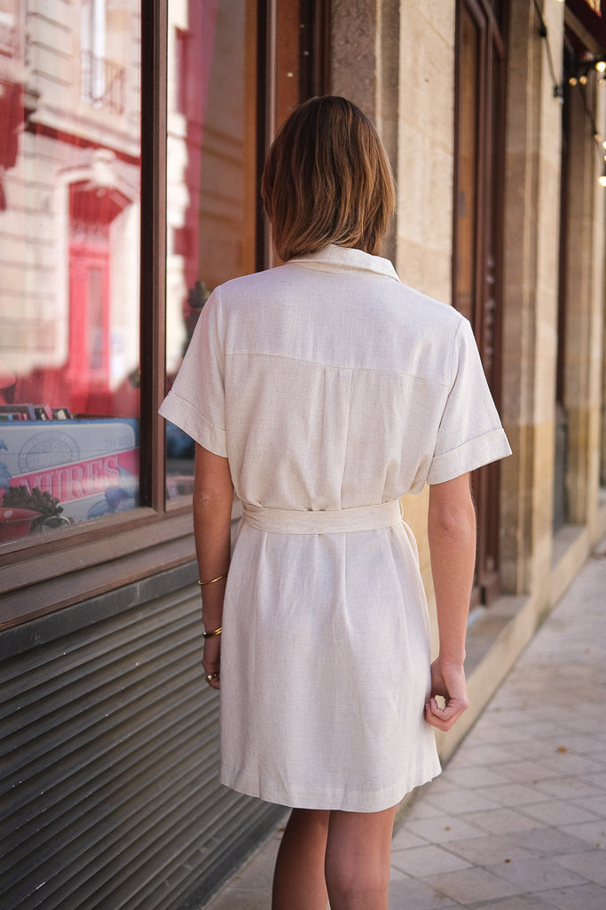 Robe Paquita, couleur beige, marque Grace & Mila, manches coures, col chemise