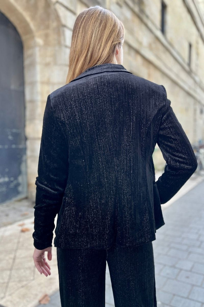 Veste Ihkate, couleur noir, marque Ichi, forme droite et loose, manches longues, fermeture 2 boutons, 2 poches plaquées