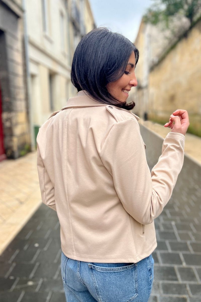 Veste Ixkate, couleur beige, marque Ichi, coupe cintrée, 2 poches zippées sur les côtés, matière tissu