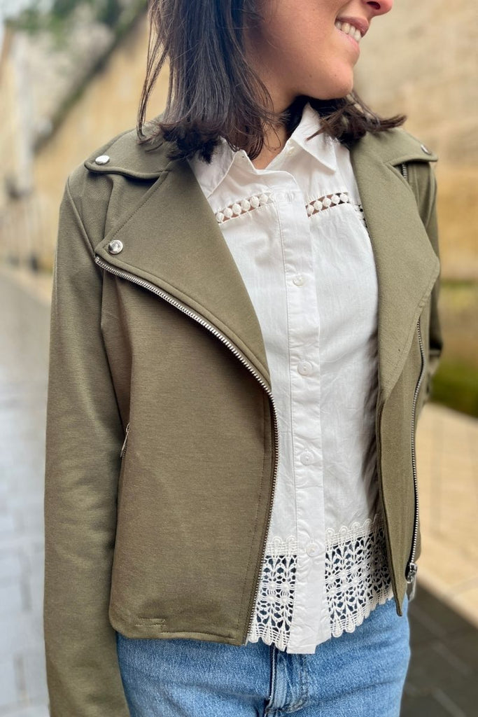 Veste Ixkate, couleur kaki, marque Ichi, manches longues, 2 poches zippées sur les côtés