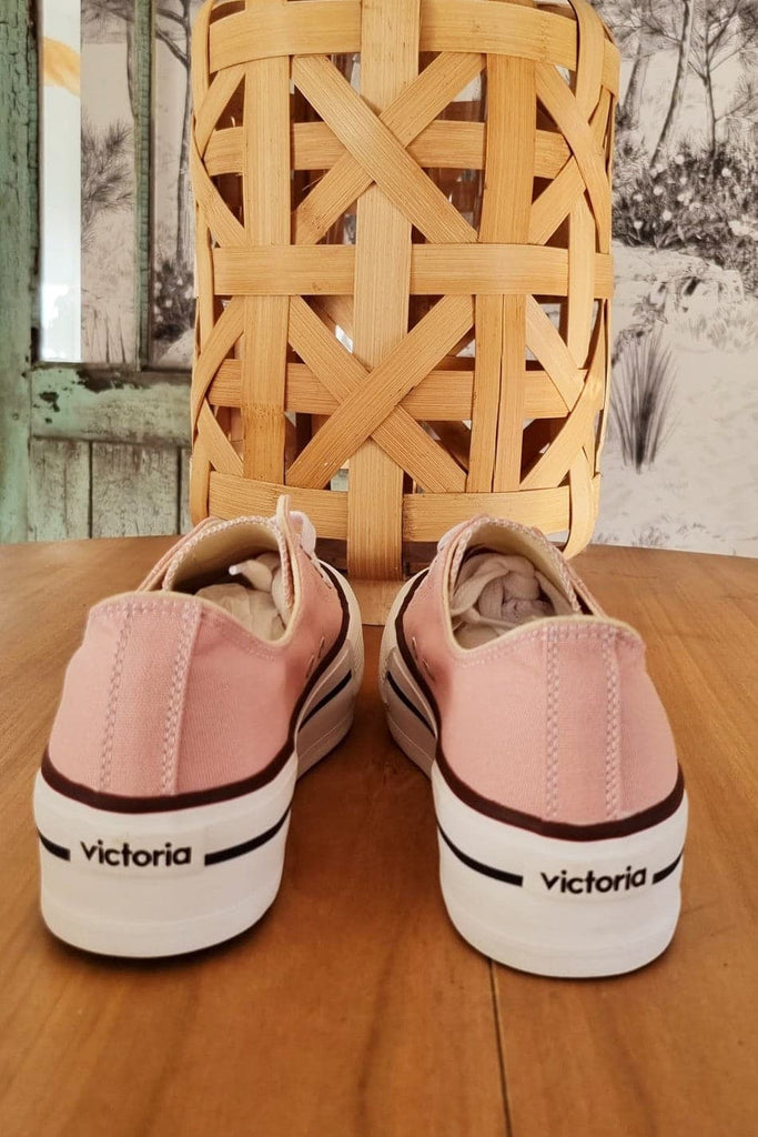 Baskets Tribu, marque Victoria, couleur rose, baskets basses, légère plateforme, lacets