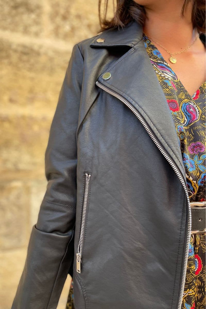 Veste Vicara noire, marque Vila, perfecto simili cuir, manches longues, fermeture zippée