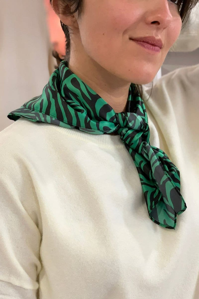 Foulard Videbra, marque Vila, couleur vert et noir, forme carré, motifs zèbre