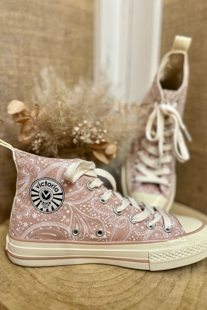 baskets Bandana, marque Victoria, motifs bandana, couleur rose pale, lacets