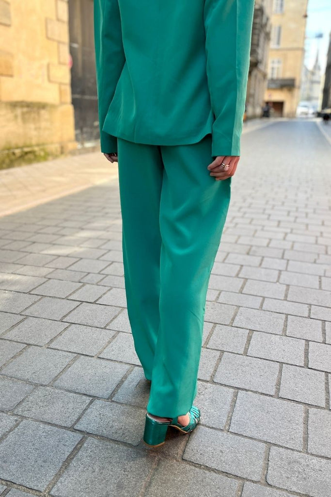 Pantalon Vikamma, marque Vila, couleur verte, coupe droite, taille élastique dans le dos, 2 poches plaquées sur les côtés